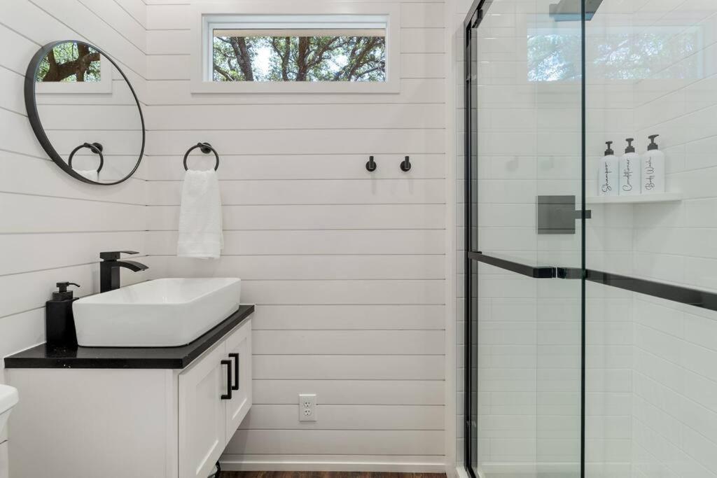 The Lonely Bull Luxury Container Home On 5 Acres Weatherford Esterno foto